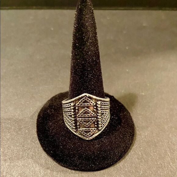 New Boho Fashion Ring Amazing Faux SilverTone Sz 8 - Picture 6 of 9